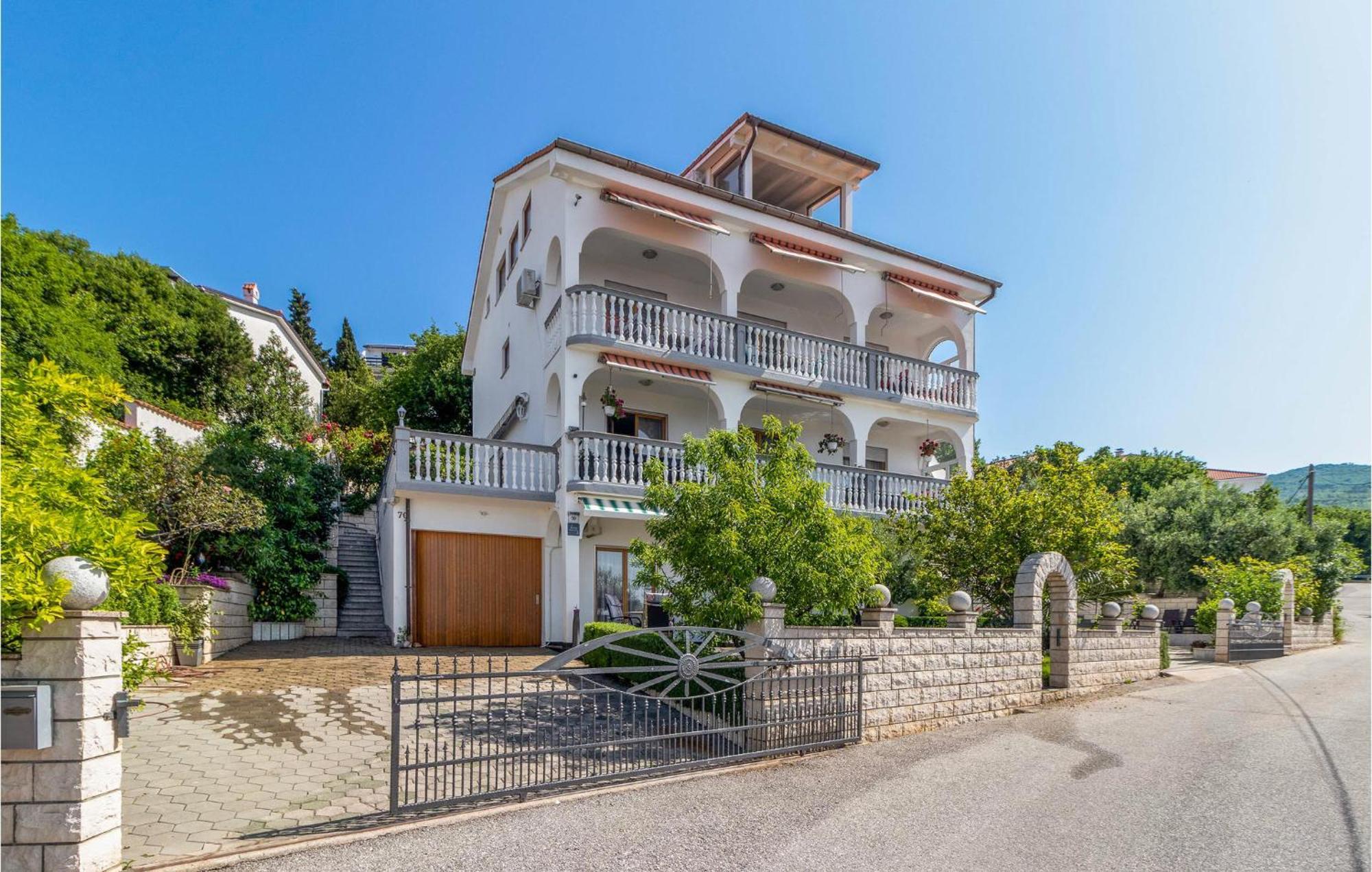 1 Bedroom Cozy Apartment In Crikvenica Extérieur photo