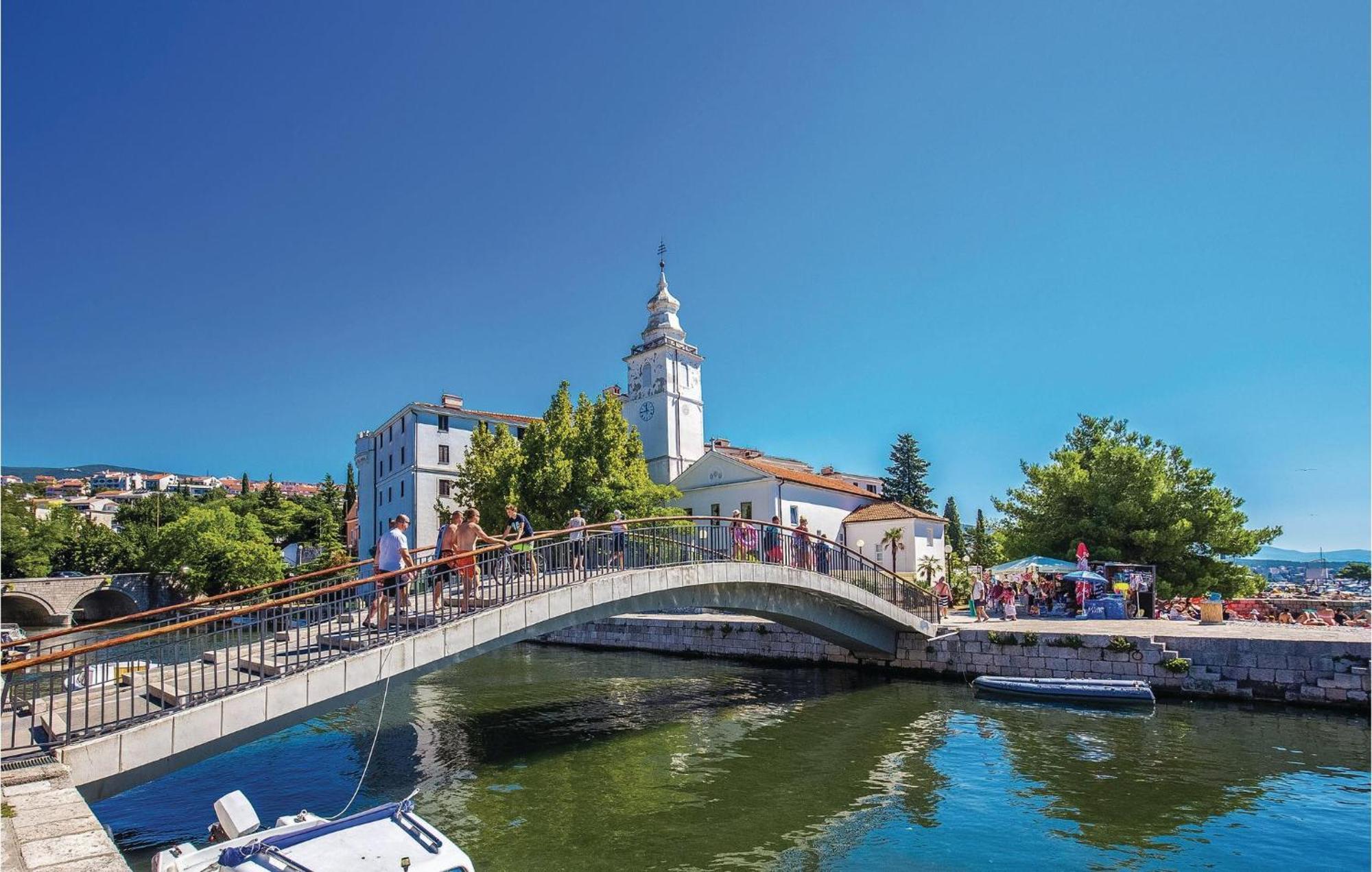 1 Bedroom Cozy Apartment In Crikvenica Extérieur photo