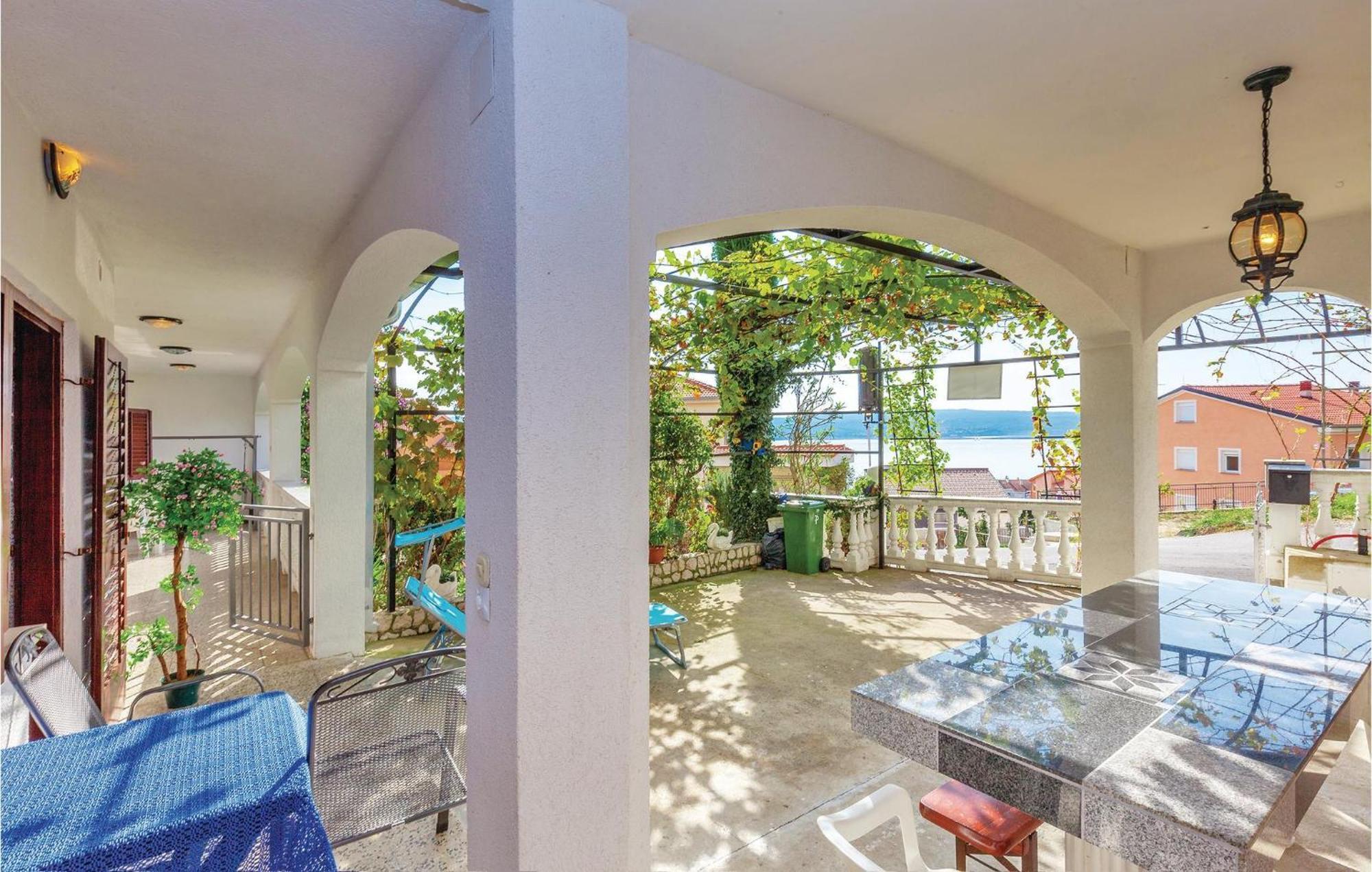 1 Bedroom Cozy Apartment In Crikvenica Extérieur photo