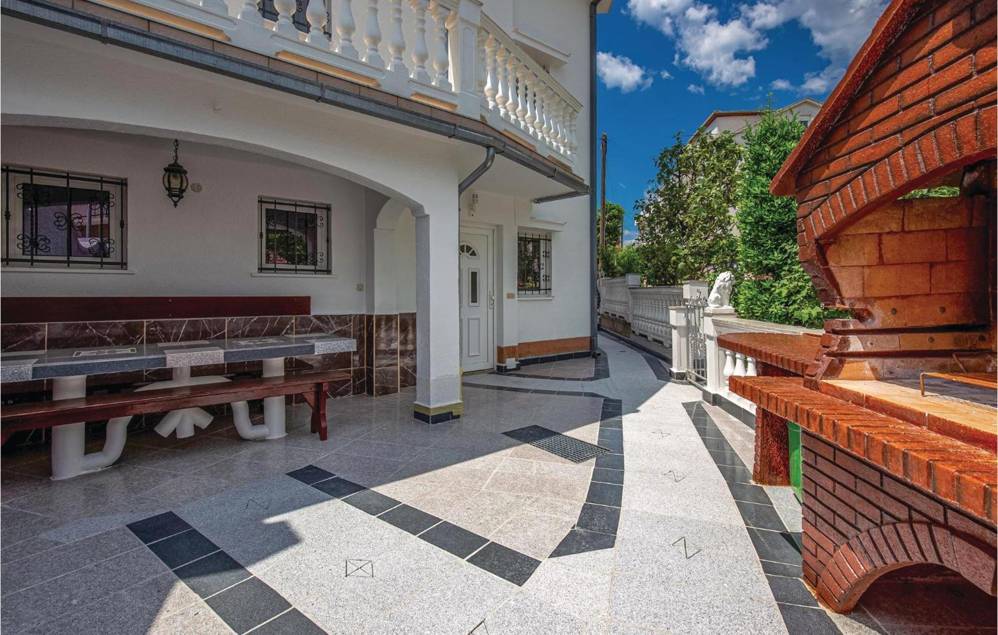 1 Bedroom Cozy Apartment In Crikvenica Extérieur photo
