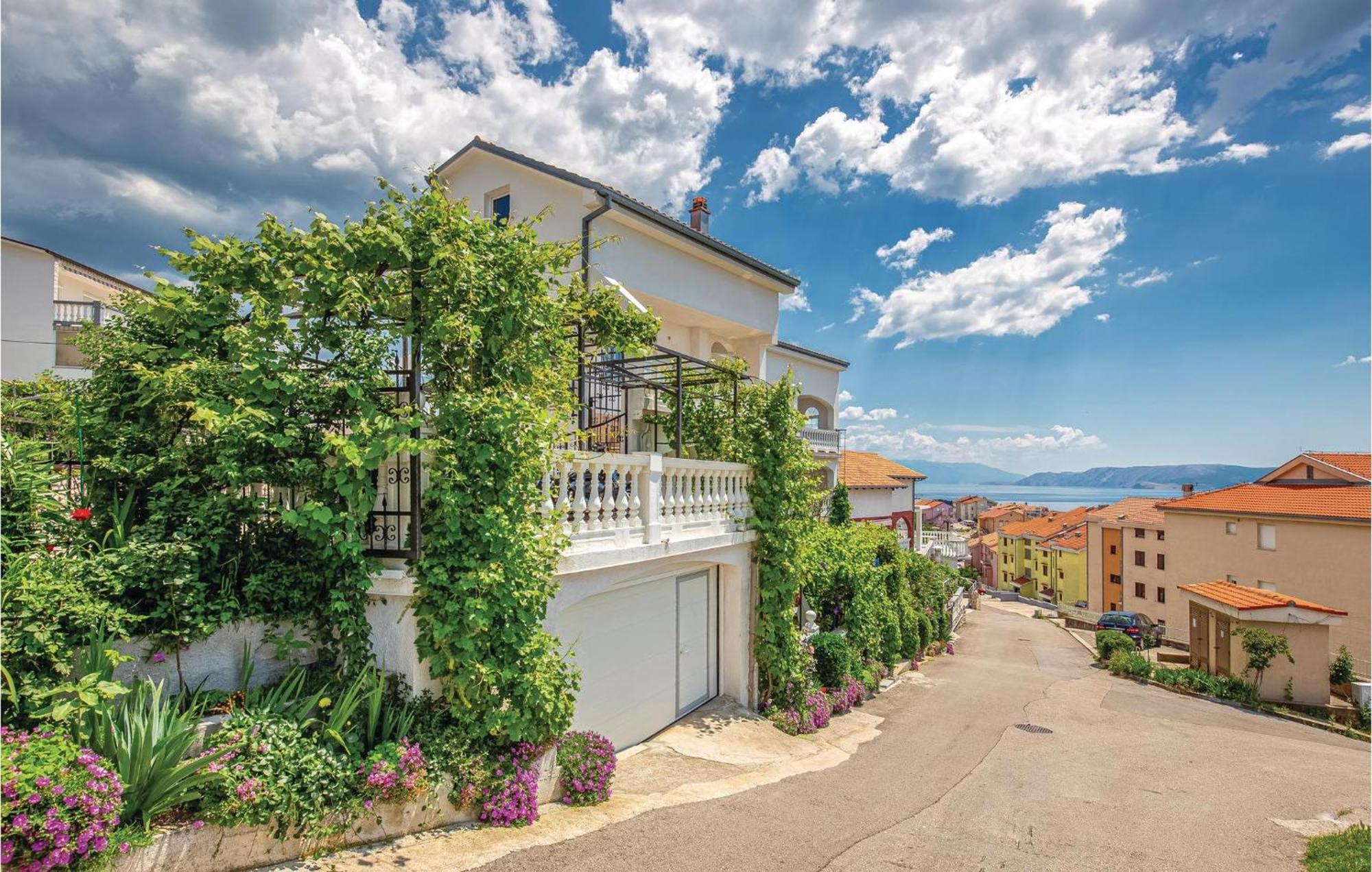 1 Bedroom Cozy Apartment In Crikvenica Extérieur photo