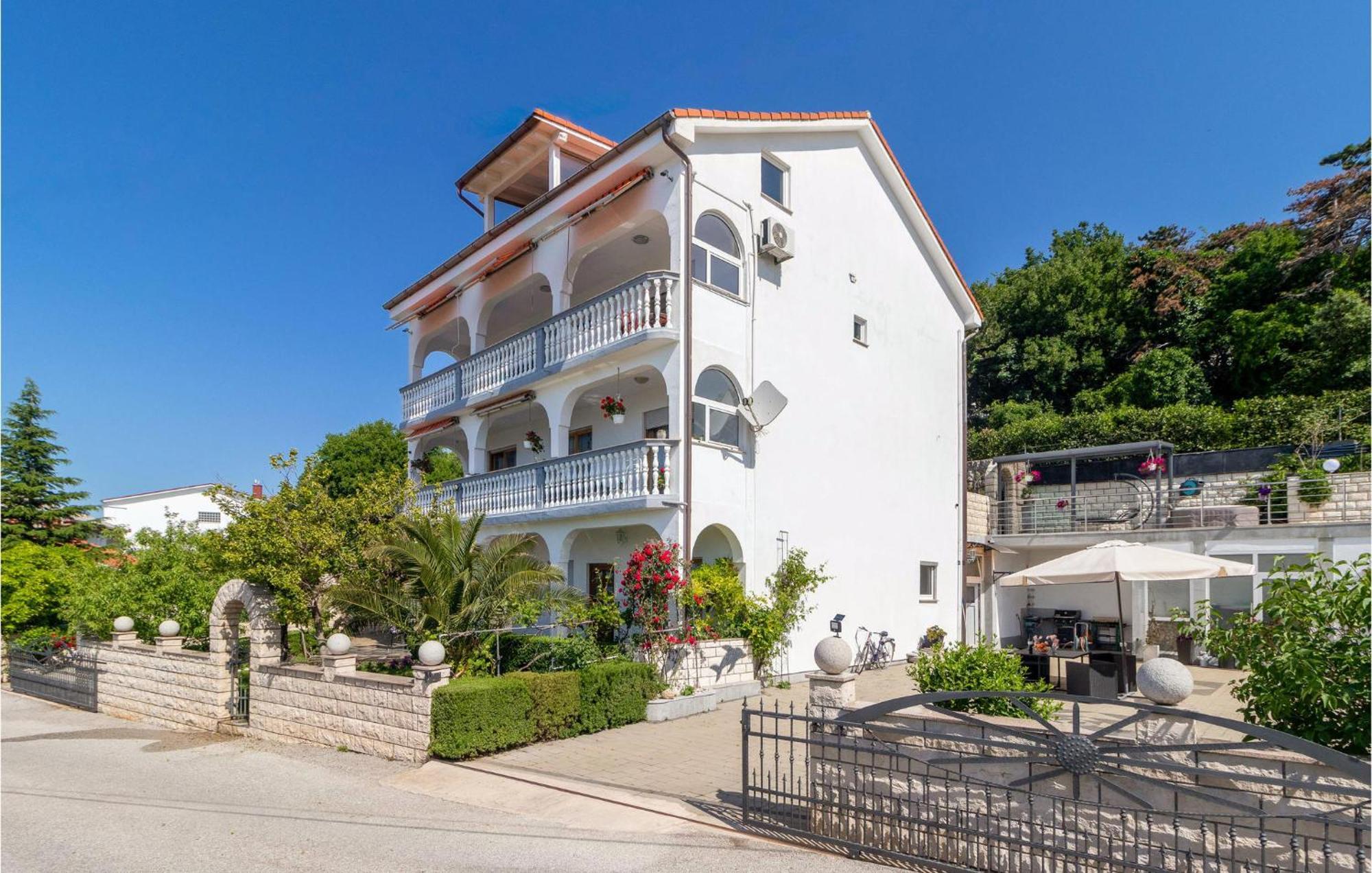 1 Bedroom Cozy Apartment In Crikvenica Extérieur photo