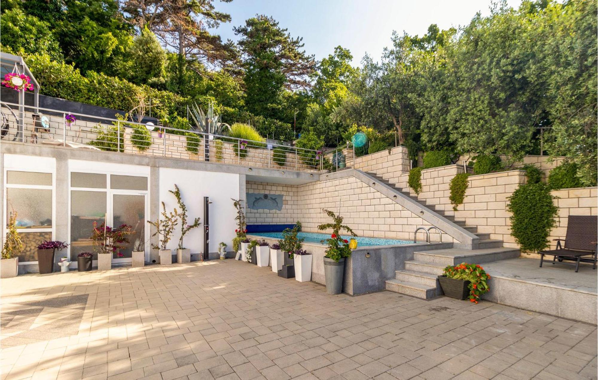 1 Bedroom Cozy Apartment In Crikvenica Extérieur photo