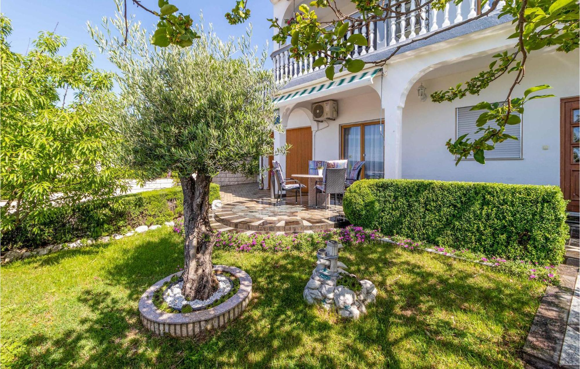 1 Bedroom Cozy Apartment In Crikvenica Extérieur photo