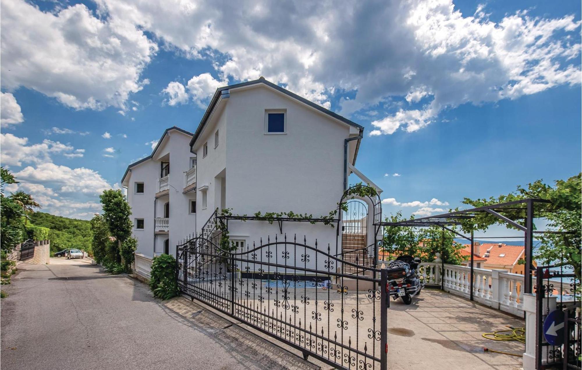 1 Bedroom Cozy Apartment In Crikvenica Extérieur photo