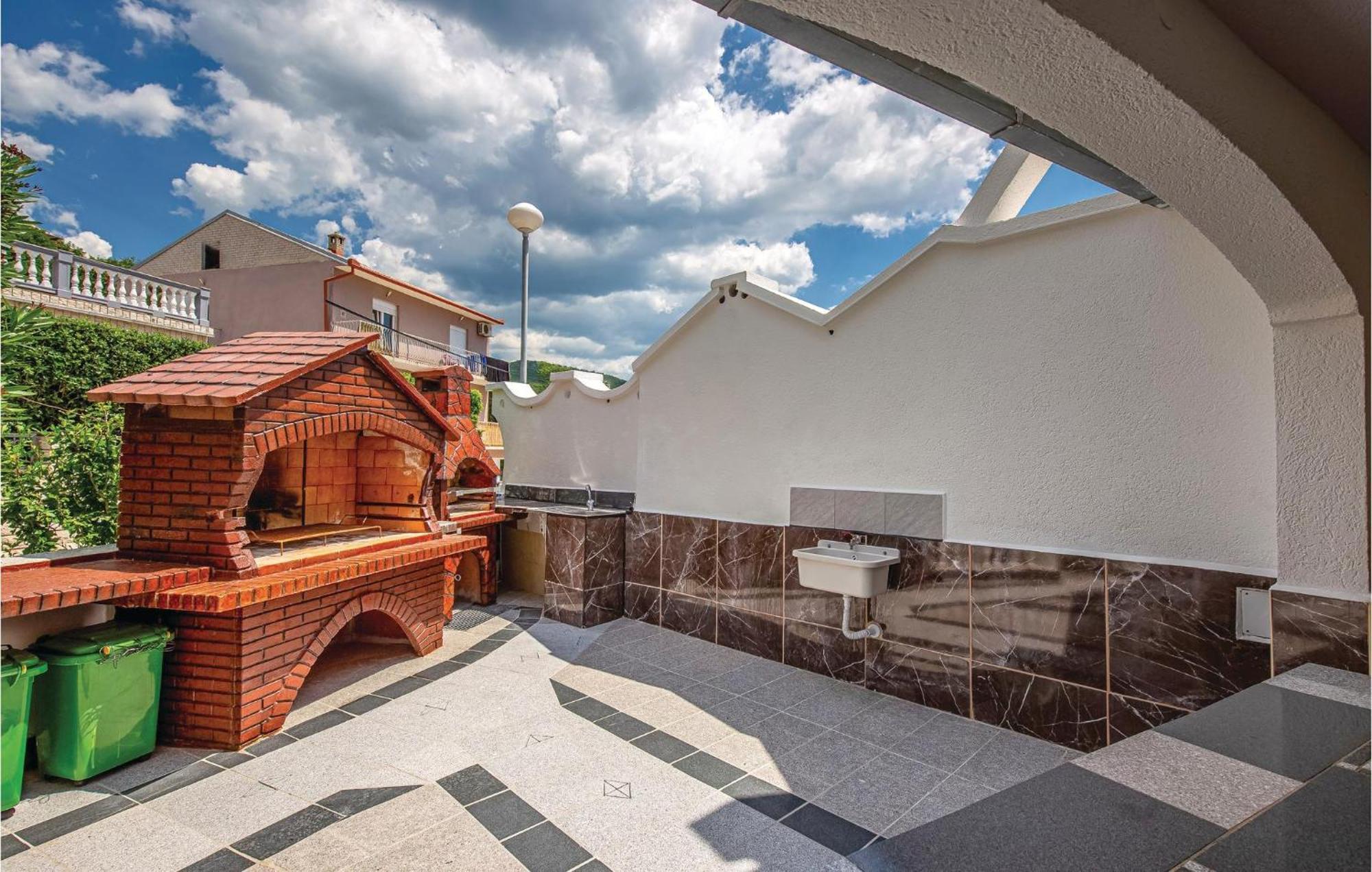 1 Bedroom Cozy Apartment In Crikvenica Extérieur photo